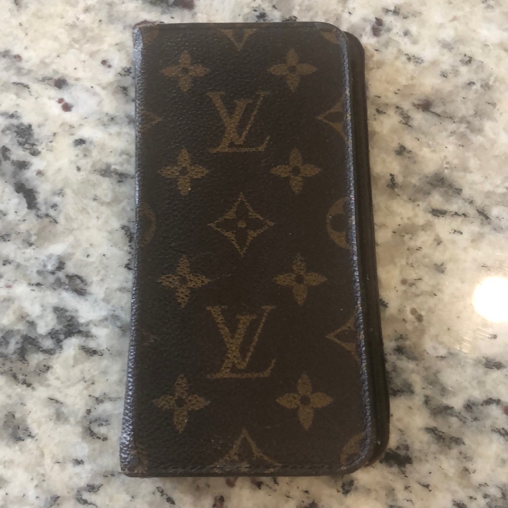 🎉🎉🎉HOST PICK 🎉🎉🎉 Authentic Louis Vuitton Paris Folio MNG 7+/8+ IPhone Case